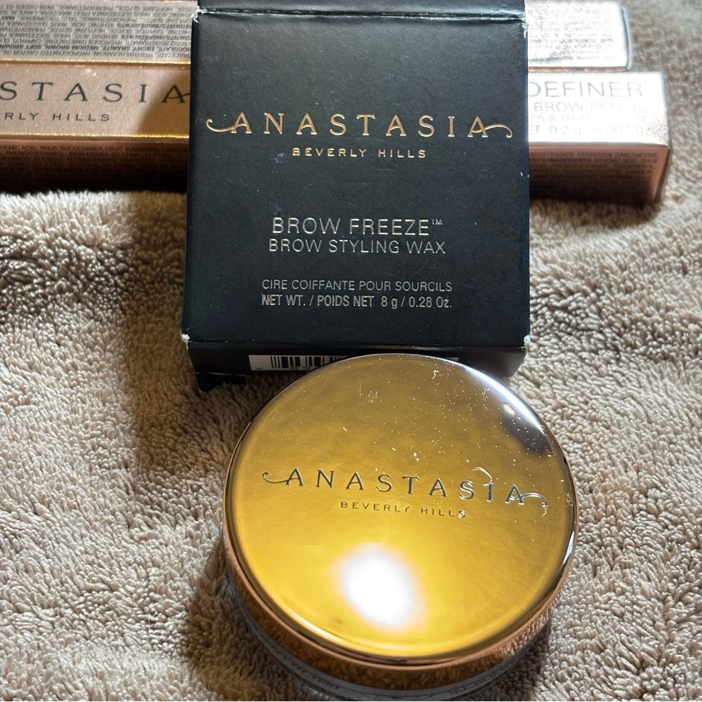 Set of 3 ABH Brow Products. Brow Freeze, Brow Pen & Brow Definer. - Picture 4 of 15